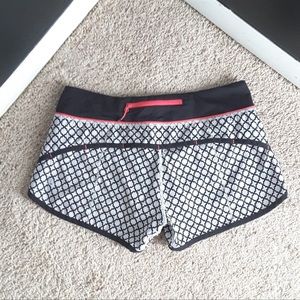 LULULEMON Speed Short Soul Geo Silver Spoon RARE 6